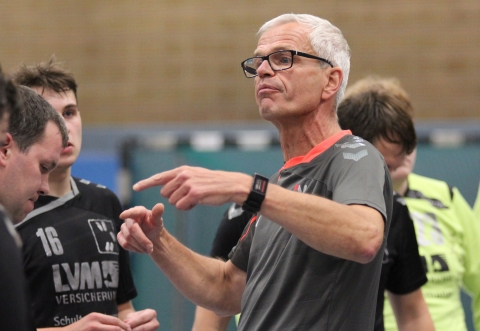 Erwartet Punkte: Martin Halfmann, seit Sommer Trainer der Handballfreunde, will mit seiner Mannschaft im Nachholspiel unbedingt punkten. (Foto: Heidrun Riese)