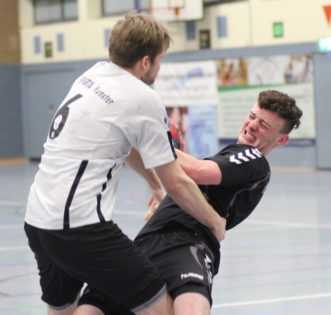 Verletzt: Nachwuchsspieler Marcel Knollmann (r.) fällt für das Spiel in Sendenhorst aus. (Foto: Heidrun Riese)