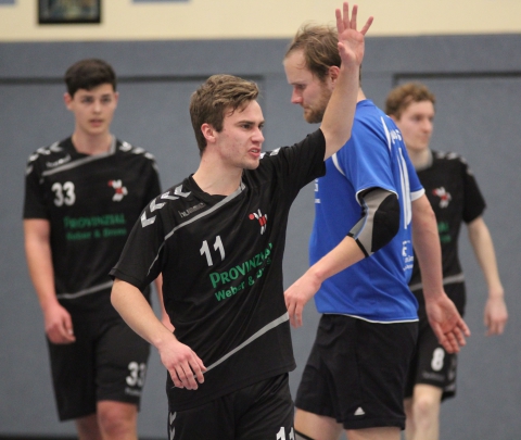 Alle Kräftereserven muss das Häuflein der Aufrechten bei der 2.Mannschaft der Handballfreunde aktivieren, wenn Sven Unrau und seine Mitspieler beim Tabellenzweiten Land sehen wollen. (Foto: Heidrun Riese)