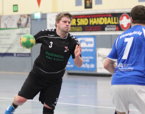 Müssen alles geben: Kapitän Sven Volmer und die Reserve der Handballfreunde. (Foto: Heidrun Riese)