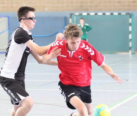 Zu selten vermochten sich Paul Haje (r.) und seine Mitspieler gegen den Favoriten durchzusetzen. (Foto: Heidrun Riese)