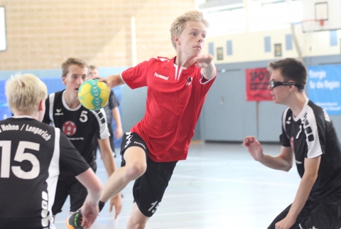 Luis Kuhlmann will mit seinen Teamkollegen von der A-Jugend der Handballfreunde in die Landesliga. (Foto: Heidrun Riese)