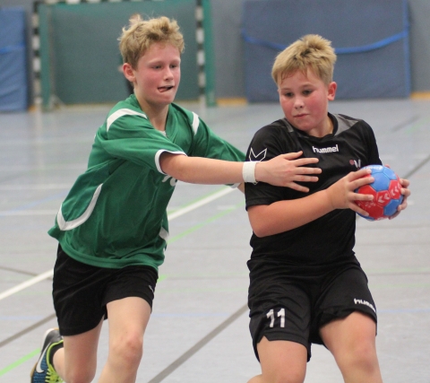 Philip Derksen erzielte zehn Tore beim Turnier und ging in beiden Spielen mit den Handballfreunden als Sieger vom Parkett. (Foto: Heidrun Riese)