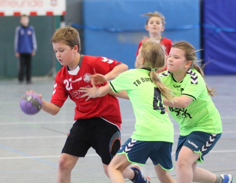 Machte eine gute Figur beim Gastspiel im älteren Jahrgang: Mats Kemper (l.). (Foto: Heidrun Riese)