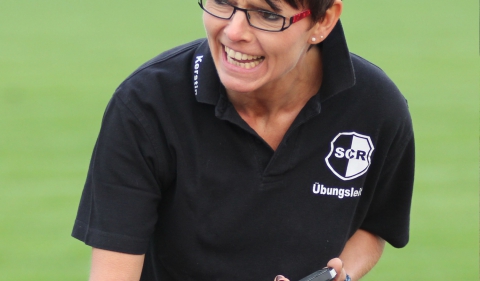 Kerstin Börger feuer die jungen Handballer beim Laufen an. Foto: hri