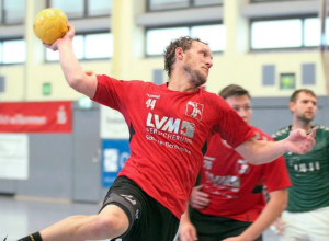 Verschaffte seiner Mannschaft zwischenzeitlich einen kleinen Vorsprung, den die Handballfreunde aber nicht ins Ziel brauchten: Co-Trainer Marcel Peters. Foto: hri