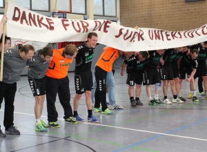 Trotz Niederlage war die Stimmung bei den Handballfreunden zum Saisonfinale prächtig. Schließlich war ihnen am Samstag der Aufstieg nicht mehr zu nehmen. (Foto: Heidrun Riese)