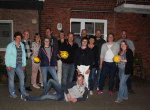 Nicht nur in der Halle ein tolles Team: ein Grillabend bereitet den Mitgliedern des Jedermannteams ebenso Freude. (Foto: Heidrun Riese)