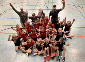 Die Mini-Handballer der Handballfreunde Reckenfeld/Greven 05 hatten beim Minispielfest in Kinderhaus viel Spaß. (Foto: Heidrun Riese)