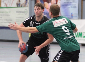 Vier Mal erfolgreich: Philipp Göcking. Satte 33 Treffer brachten die Handballfreunde gegen Everswinkel zustande, und fügten der DJK-Reserve die vierte Niederlage zu. (Foto: Heidrun Riese)