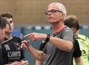 Erwartet Punkte: Martin Halfmann, seit Sommer Trainer der Handballfreunde, will mit seiner Mannschaft im Nachholspiel unbedingt punkten. (Foto: Heidrun Riese)