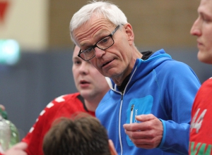 Jetzt hat's auch noch Trainer Martin Halfmann mit einer Verletzung erwischt. (Foto: Heidrun Riese)