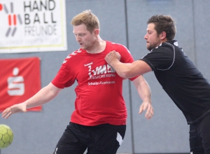 Nur selten hatten die 08-Spieler Thomas Menke im Griff. Der Routinier erzielte neun Treffer. (Foto: Heidrun Riese)