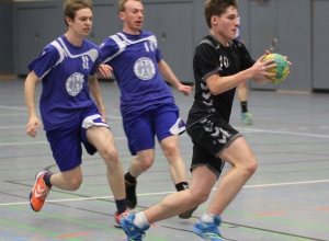 Oft rennen die Gegner HF-Goalgetter Stefan Bamberg vergeblich hinterher. Der Tabellenführer auch? (Foto: Heidrun Riese)