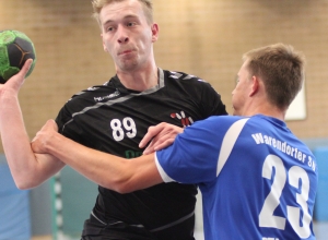 Gegen das Spitzenteam aus Warendorf oft im festen Griff des Gegners: Marcel Bosse. (Foto: Heidrun Riese)