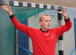 Keeper Daniel Rosendahl und der Abwehrverbund vor ihm hatten keinen guten Tag, das Heimspiel gegen Sparta Münster gewannen die Handballfreunde in der Offensive. (Foto: Heidrun Riese)