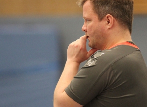 Co-Trainer Andy Storkebaum ist gespannt, wie sich die Mannschaft von ihm und Chefcoach Dennis Kötter in ihrem ersten Pflichtspiel der Saison schlägt. (Foto: Heidrun Riese)