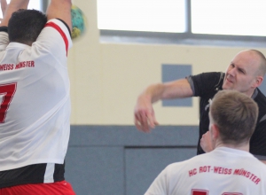 Oldie André Ortmeier (rechts) wird die Erste in ihrem letzten Saisonspiel mit seiner Erfahrung unterstützen. (Foto: Heidrun Riese)