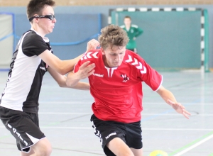 Zu selten vermochten sich Paul Haje (r.) und seine Mitspieler gegen den Favoriten durchzusetzen. (Foto: Heidrun Riese)