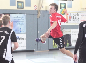 Alle Athletik half nicht: Lukas Unrau unterlag mit der A-Jugend der Handballfreunde in Gronau. (Foto: Heidrun Riese)