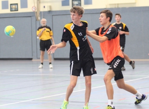 Hatten nach Anlaufschwierigkeiten den Gegner gut im Griff: Paul Haje und die Handballfreunde-B-Jugend. (Foto: Heidrun Riese)