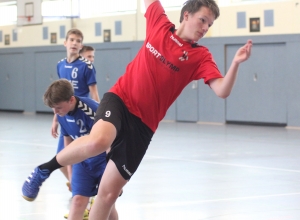 Ohne Probleme blieben Tobias Otten und seine Teamkollegen von der B-Jugend der Handballfreunde am Wochenende. (Foto: Heidrun Riese)