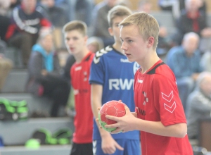 Fabian Bruns und seine Mitspieler von der C-Jugend der Handballfreunde hatten im Spitzenspiel stets alles im Griff. (Foto: Heidrun Riese)