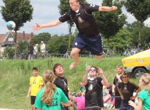 Viel Action und Spaß sind garantiert beim Sparkassen-Beachcup am Grevener Emsbeach (2. und 3. Juli).