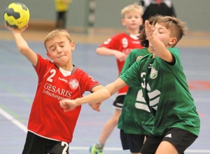 Wenn nicht jetzt, wann dann?!, scheint sich dieser Handballfreund zu denken. 05 und 09 wünschten mit dem Rönnecup ein frohes neues Handballjahr. (Foto: Stefan Bamberg)