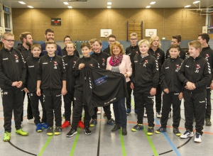 Stolz auf ihr neues Outfit: die C-Jugendlichen der Handballfreunde. (Foto: Ulrich Gunka)