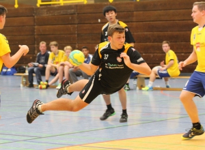 Zollten dem dünn besetzten Kader am Ende Tribut: Nick Stromberger und die B-Jugend der Handballfreunde. (Foto: Heidrun Riese)