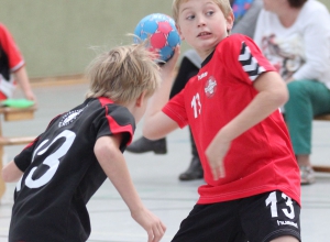 Haben es zumeist mit übermächtigen Gegnern zu tun: Jarno Wermers und die E-Jugend der Handballfreunde. (Foto: Heidrun Riese)