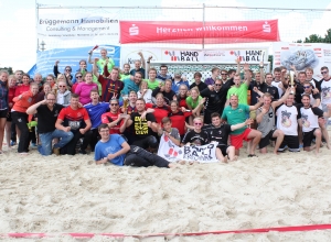 Auch nach zwei Tagen Turnierstress herrschte bei den Handballern noch beste Laune. Sie hatten die Veranstaltung der Handballfreunde Reckenfeld/Greven wieder zu einem Erfolg gemacht. (Foto: Martin Weßeling)