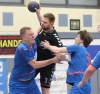 Personell sind die Handballfreunde nicht gerade üppig besetzt. Neben Jörn Schwenken, Tim Wienkamp, Dennis Wiening und Dimitri Barwich fehlt wahrscheinlich auch Thomas Menke (am Ball). (Foto: Heidrun Riese)